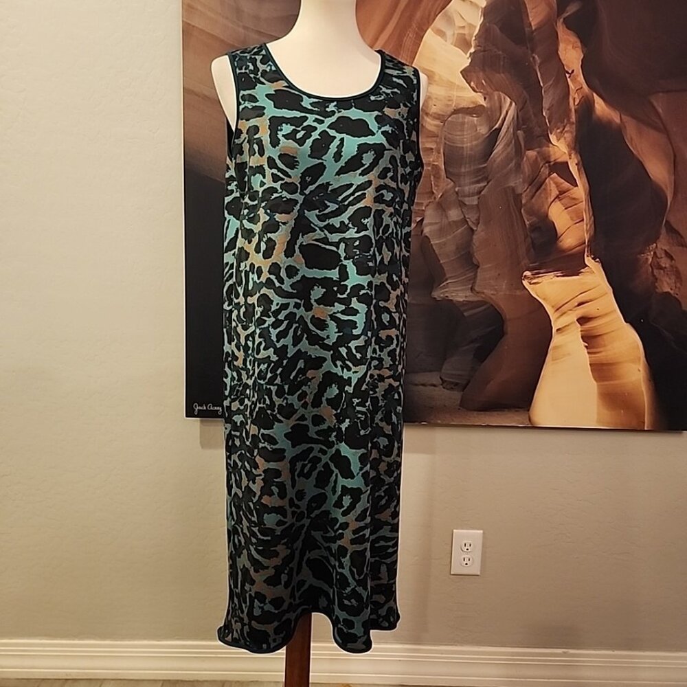 Chicos Green Black Hi Lo Hem Animal Print Shift Dress Size 1 M Cheetah Casual